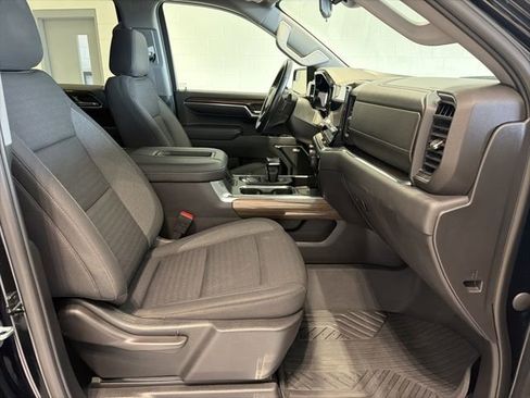 Used 2022 Chevrolet Silverado 1500 LT Trail Boss w/ Convenience Package II image 12