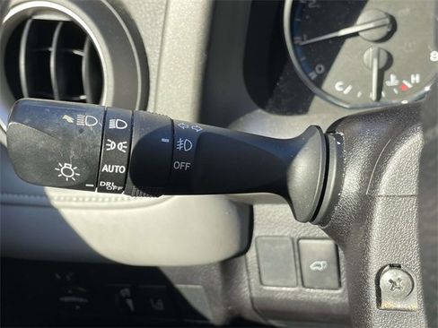 Used 2018 Toyota RAV4 Limited image 16