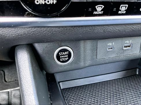 Used 2023 Nissan Rogue SV FWD image 32