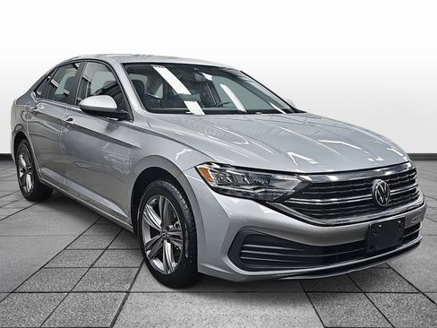 Used 2024 Volkswagen Jetta SE image 3