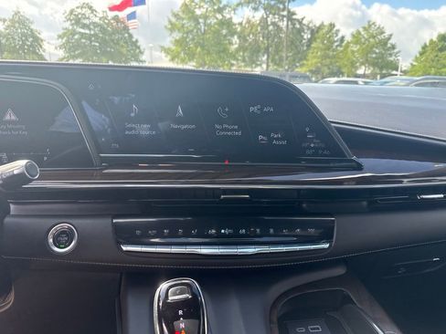Used 2023 Cadillac Escalade Sport Platinum w/ LPO, Floor Liner Package AWD/4WD image 8