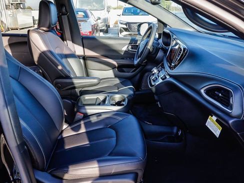 New 2027 Chrysler Pacifica Select FWD image 20