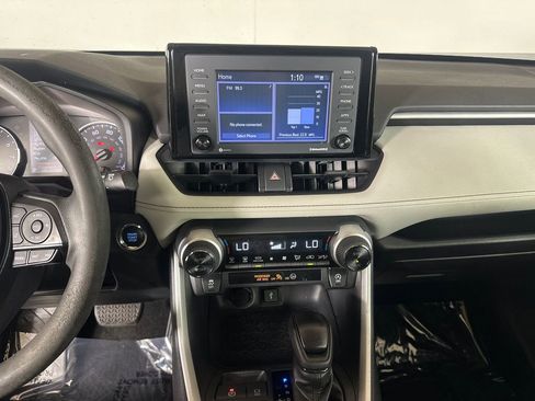 Used 2021 Toyota RAV4 XLE w/ Convenience Package FWD image 28