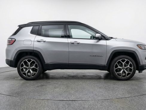 Used 2025 Jeep Compass Limited AWD/4WD image 11