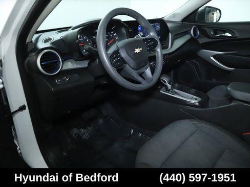 Used 2024 Chevrolet Trax LS FWD image 17