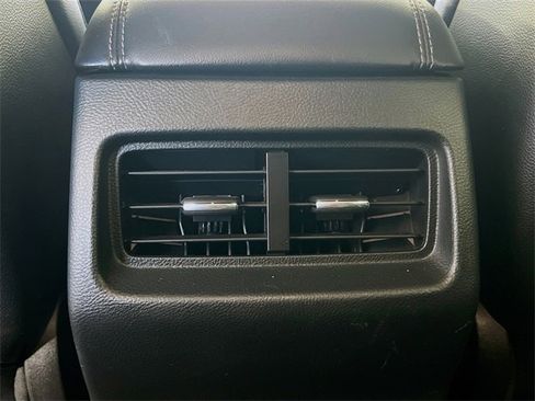 Used 2024 Ford Edge Titanium image 23