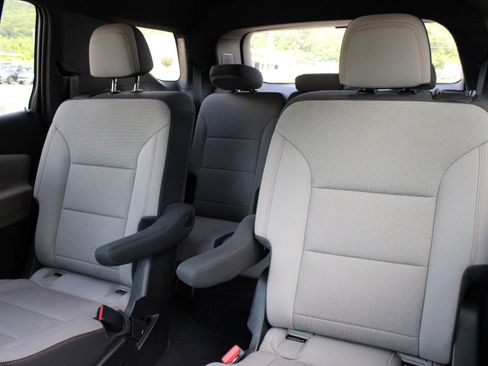 Used 2026 Chevrolet Traverse LT w/ Driver Confidence Package FWD image 17