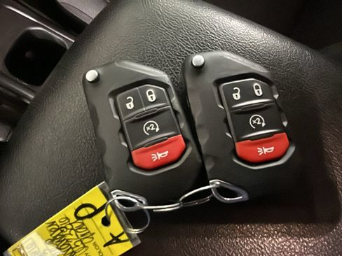 Used 2023 Jeep Wrangler Unlimited w/ Cold Weather Group AWD/4WD image 24
