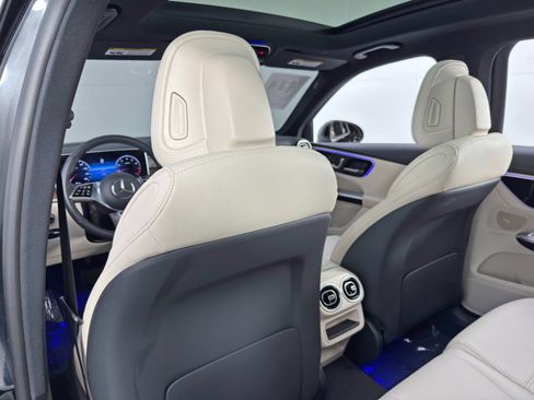 Used 2024 Mercedes-Benz GLC 300 GLC 300 image 40