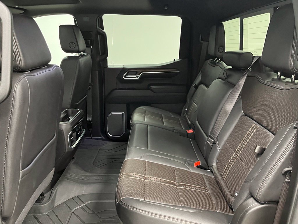 Used 2024 Chevrolet Silverado 1500 High Country w/ High Country Premium Package AWD/4WD image 47