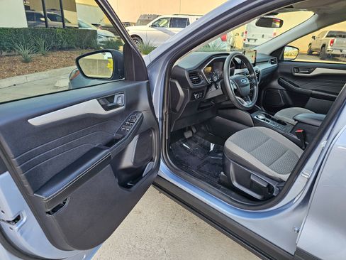 Used 2022 Ford Escape SE image 15