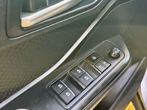 Used 2018 Toyota C-HR image 59