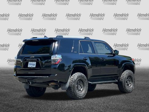 Used 2019 Toyota 4Runner SR5 AWD/4WD image 5