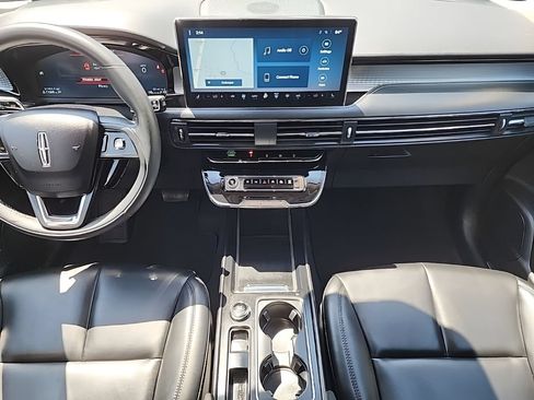 Used 2023 Lincoln Corsair AWD image 14