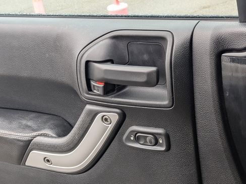 Used 2015 Jeep Wrangler Rubicon image 10