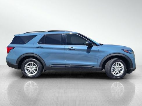 Used 2026 Ford Explorer Active AWD/4WD image 3
