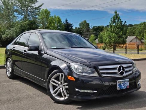 Used 2013 Mercedes-Benz C 300 4MATIC Sedan image 4