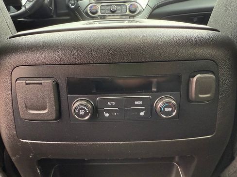 Used 2019 Chevrolet Suburban Premier AWD/4WD image 19