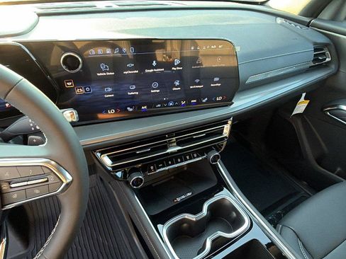 New 2027 Chevrolet Traverse LT w/ Midnight/Sport Edition FWD image 5
