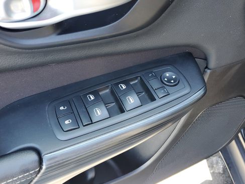 Used 2015 Jeep Cherokee Latitude image 14