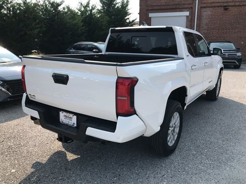 Certified 2024 Toyota Tacoma SR5 AWD/4WD image 7