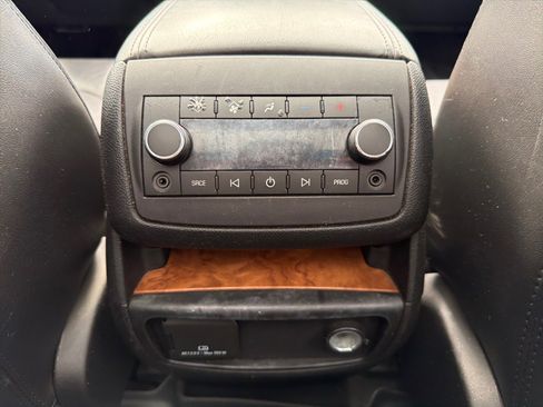 Used 2011 Buick Enclave CXL image 26