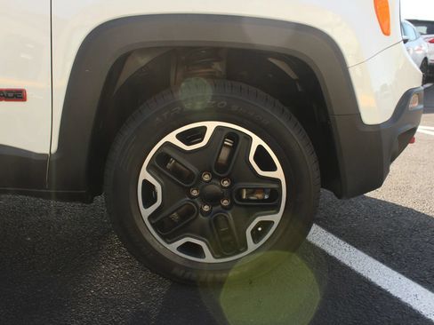Used 2015 Jeep Renegade Trailhawk AWD/4WD image 9