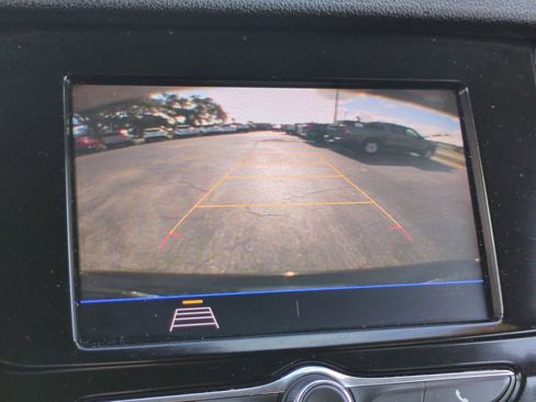 Used 2022 Buick Encore Preferred w/ Safety Package image 19