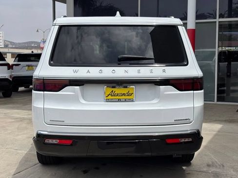 Used 2023 Jeep Wagoneer L Series II AWD/4WD image 4
