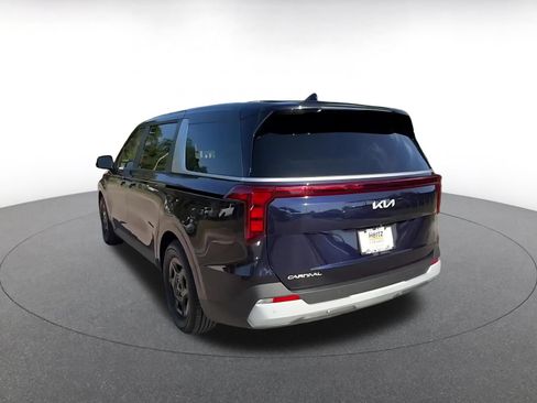 Used 2026 Kia Carnival FWD image 11