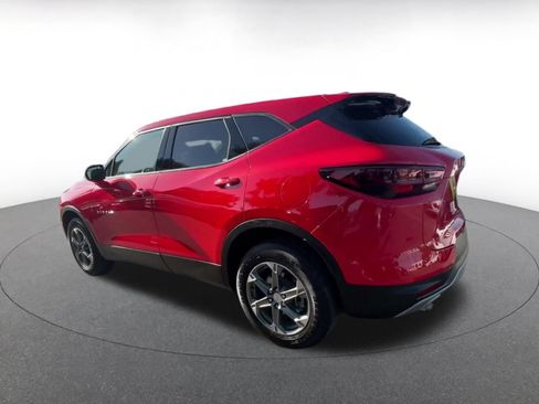 Used 2025 Chevrolet Blazer LT FWD image 8