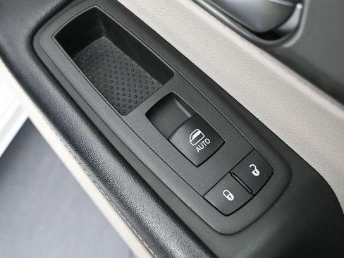 Used 2022 Chrysler Pacifica Touring-L FWD image 46