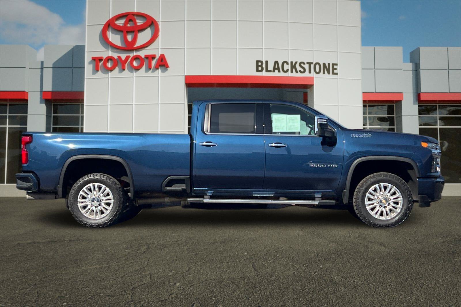 Used 2023 Chevrolet Silverado 3500 High Country AWD/4WD image 2