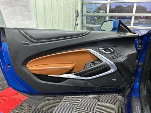 Used 2018 Chevrolet Camaro SS RWD image 11