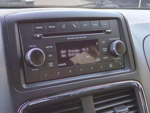 Used 2017 Dodge Grand Caravan SXT image 33