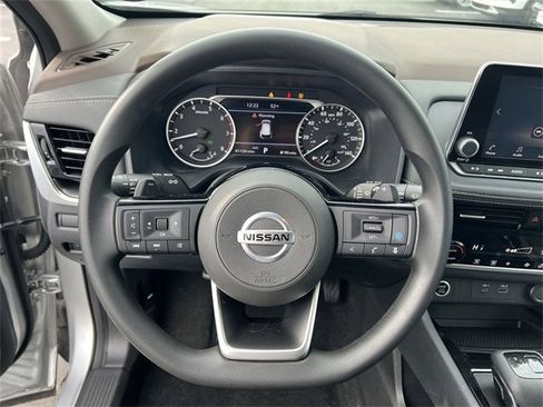 Used 2021 Nissan Rogue SV image 11