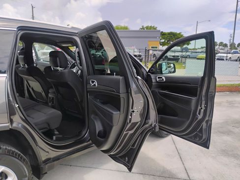 Used 2021 Jeep Grand Cherokee Laredo RWD image 90