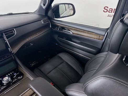 Used 2023 Jeep Grand Wagoneer 4WD w/ Flexible Seating Group image 25