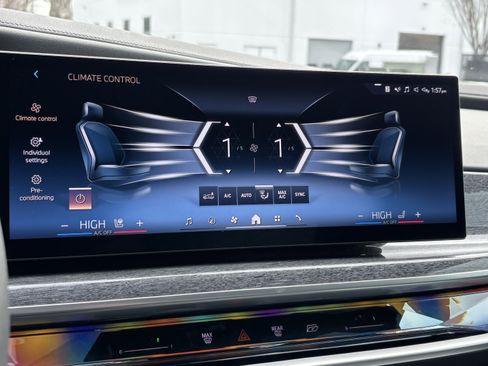 Certified 2025 BMW 760i xDrive w/ Executive Package image 29