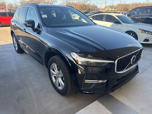 Used 2022 Volvo XC60 B5 Momentum image 1