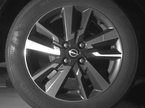 Used 2025 Nissan Versa SV image 15