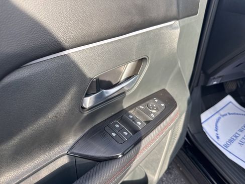 Used 2025 Nissan Kicks SR image 15