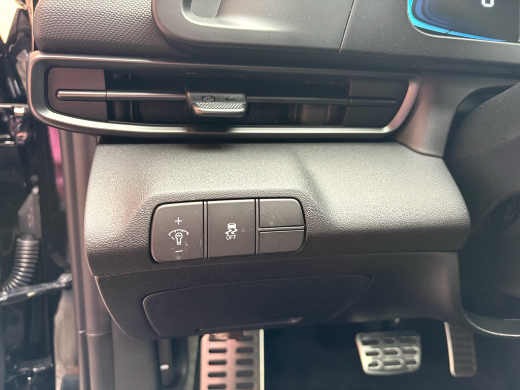 New 2026 Hyundai Elantra Sport FWD image 32