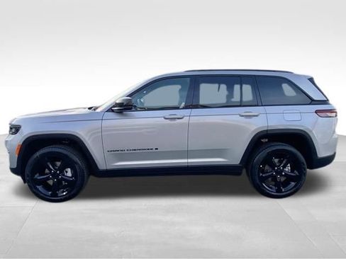 New 2025 Jeep Grand Cherokee Limited w/ Black Appearance Package image 8