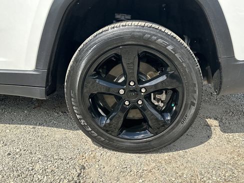 Used 2022 Jeep Grand Cherokee L Laredo image 21