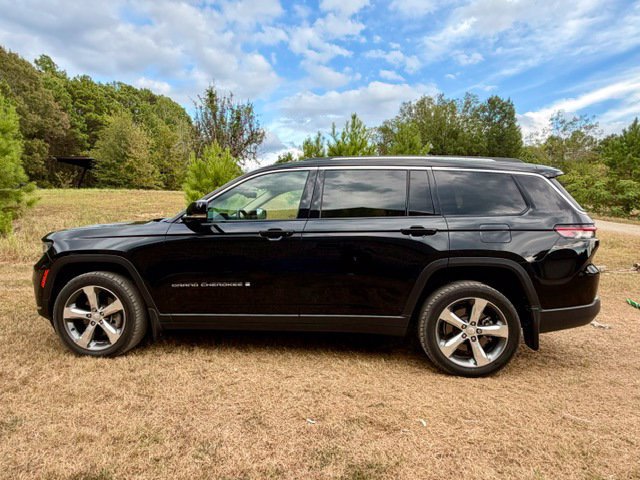 Used 2021 Jeep Grand Cherokee L Limited w/ Luxury Tech Group II AWD/4WD image 2