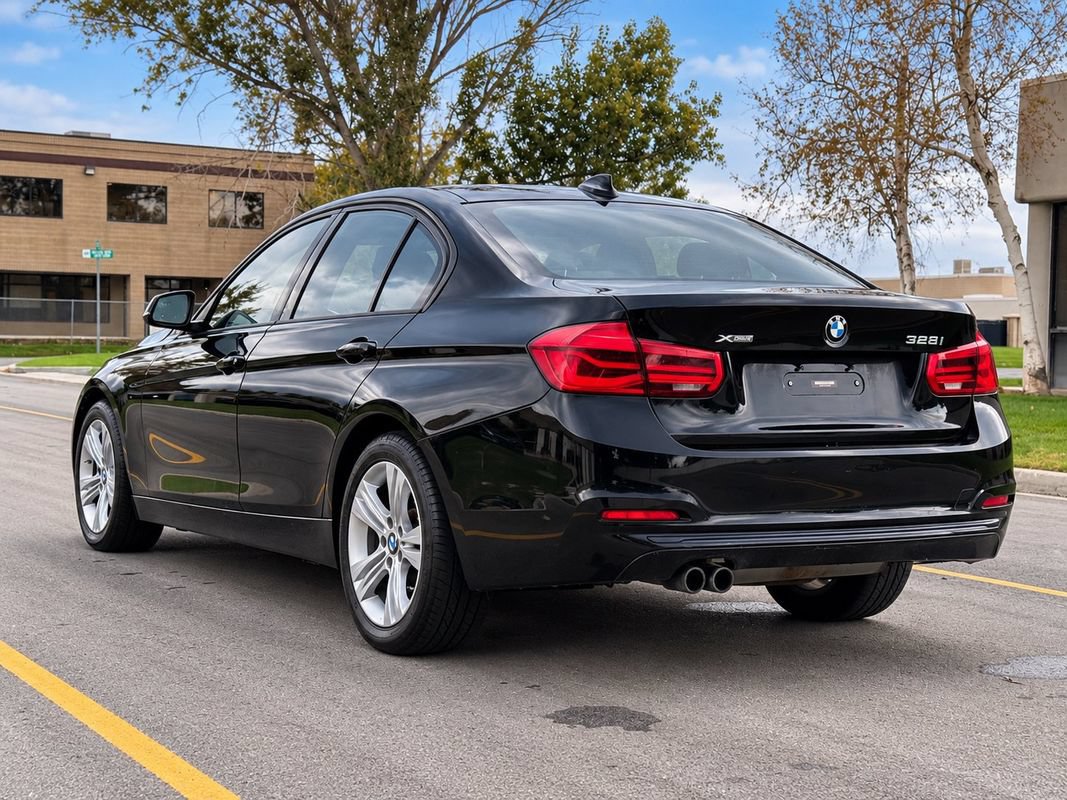 Used 2016 BMW 328i xDrive Sedan AWD/4WD image 3