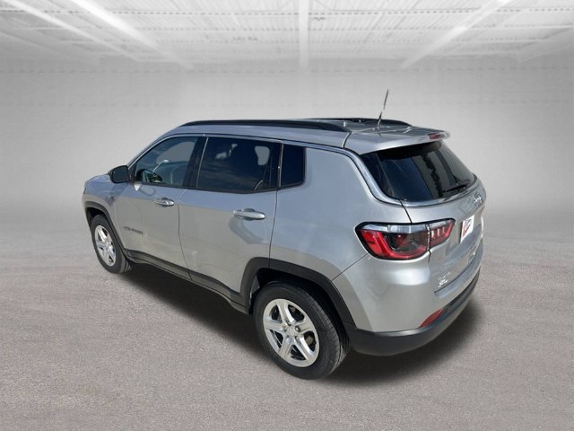 Used 2024 Jeep Compass Latitude w/ Convenience Group AWD/4WD image 5