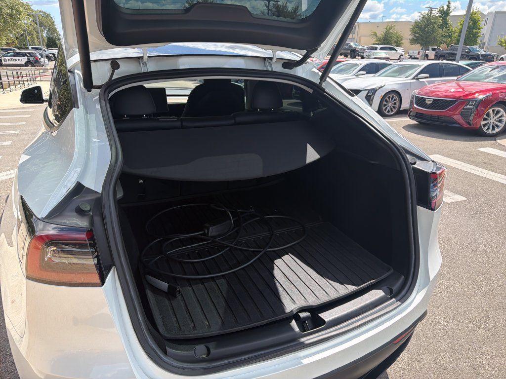 Used 2023 Tesla Model Y Long Range AWD/4WD image 39