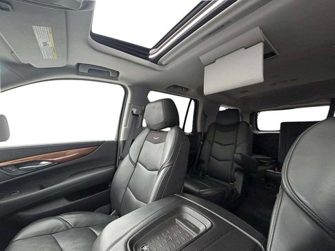 Used 2015 Cadillac Escalade Luxury image 18